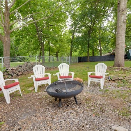 Bright Springfield Home Walk To Nature Center! Exterior photo