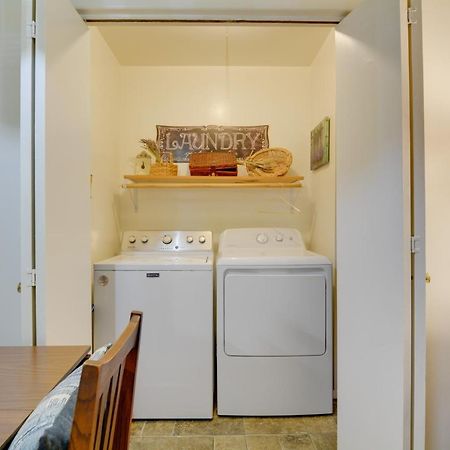 Bright Springfield Home Walk To Nature Center! Exterior photo