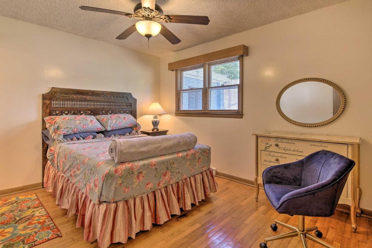 Bright Springfield Home Walk To Nature Center! Exterior photo