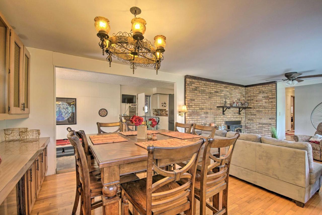 Bright Springfield Home Walk To Nature Center! Exterior photo