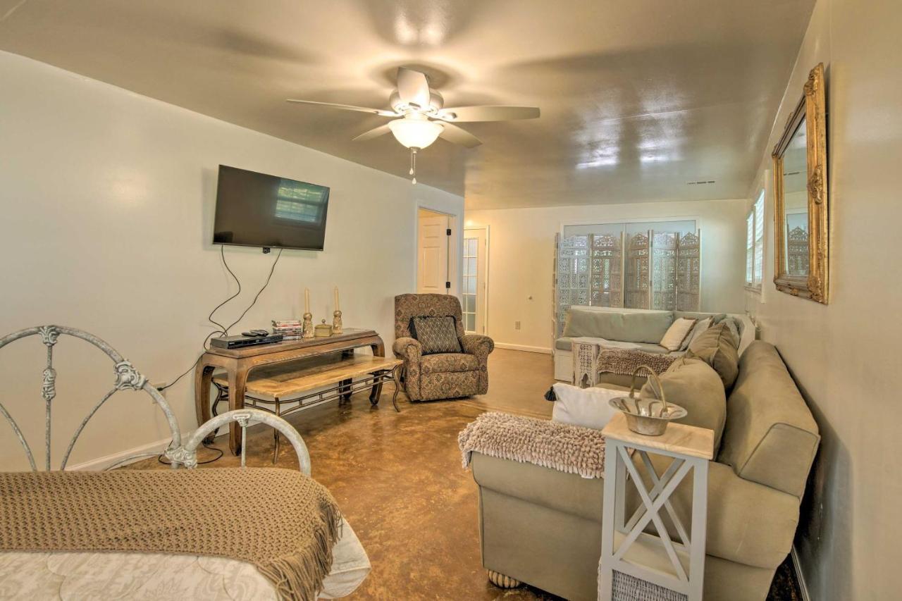 Bright Springfield Home Walk To Nature Center! Exterior photo