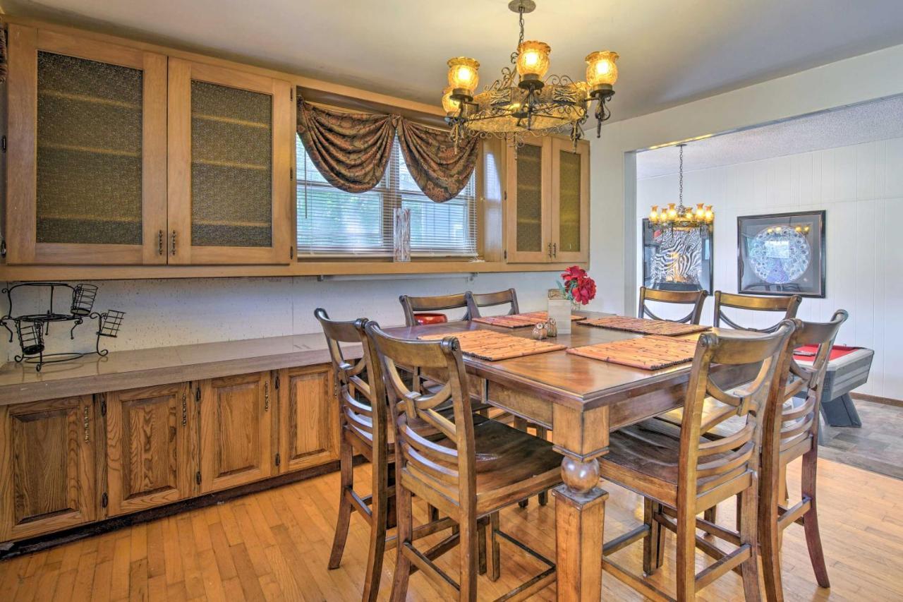 Bright Springfield Home Walk To Nature Center! Exterior photo
