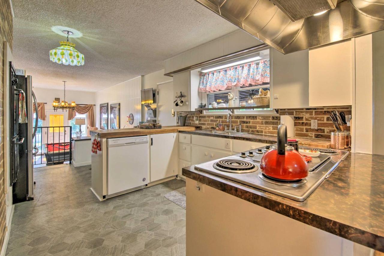 Bright Springfield Home Walk To Nature Center! Exterior photo