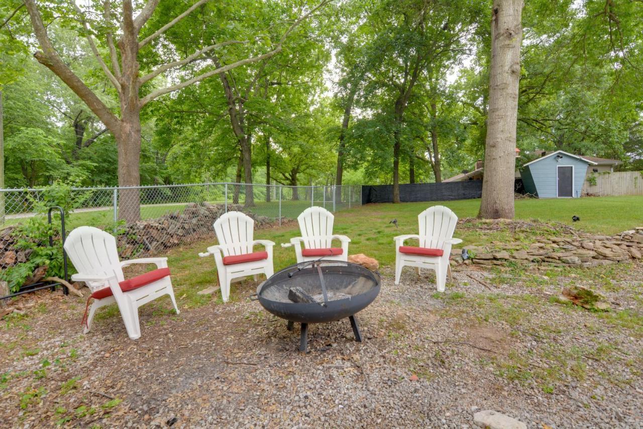Bright Springfield Home Walk To Nature Center! Exterior photo