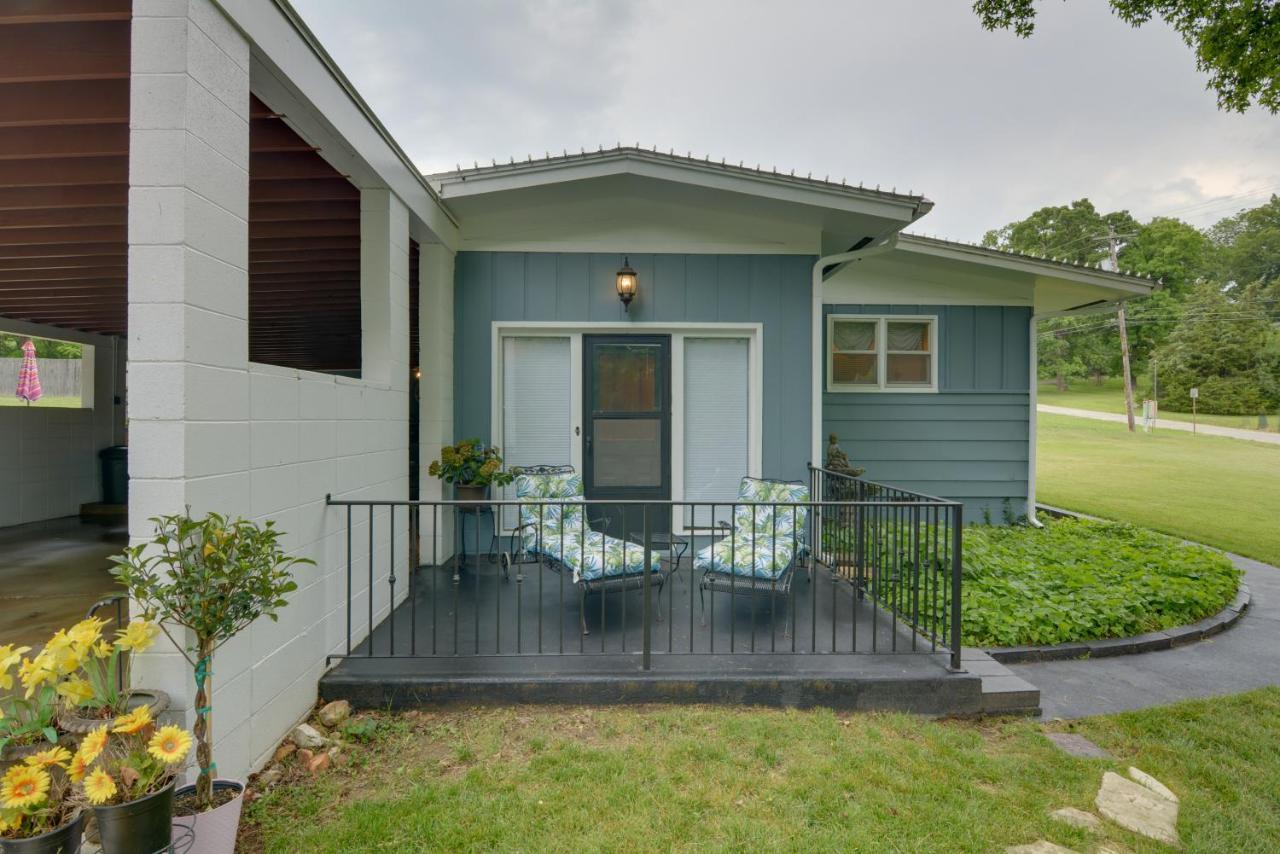 Bright Springfield Home Walk To Nature Center! Exterior photo