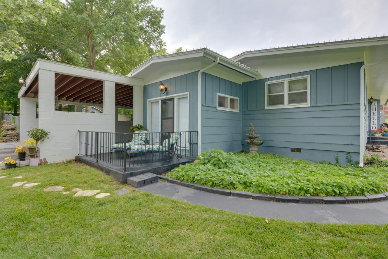 Bright Springfield Home Walk To Nature Center! Exterior photo
