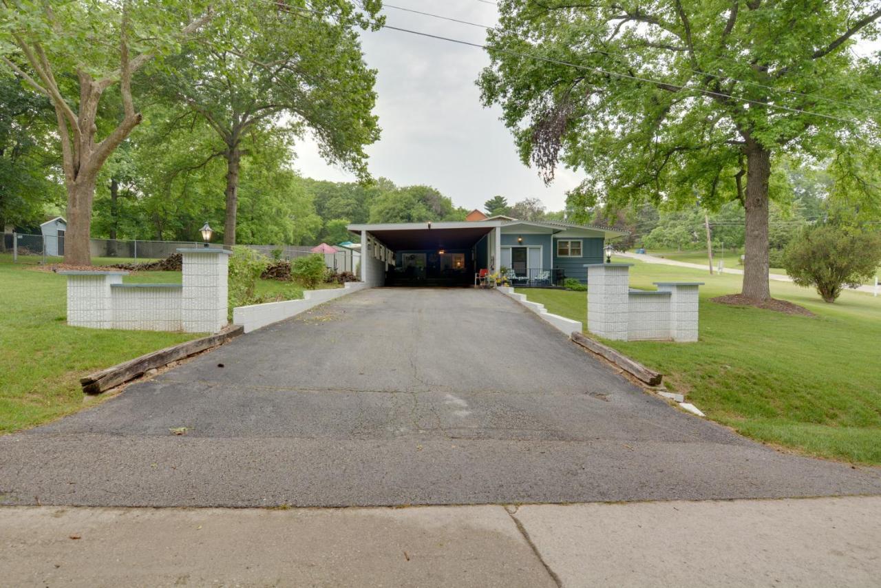 Bright Springfield Home Walk To Nature Center! Exterior photo