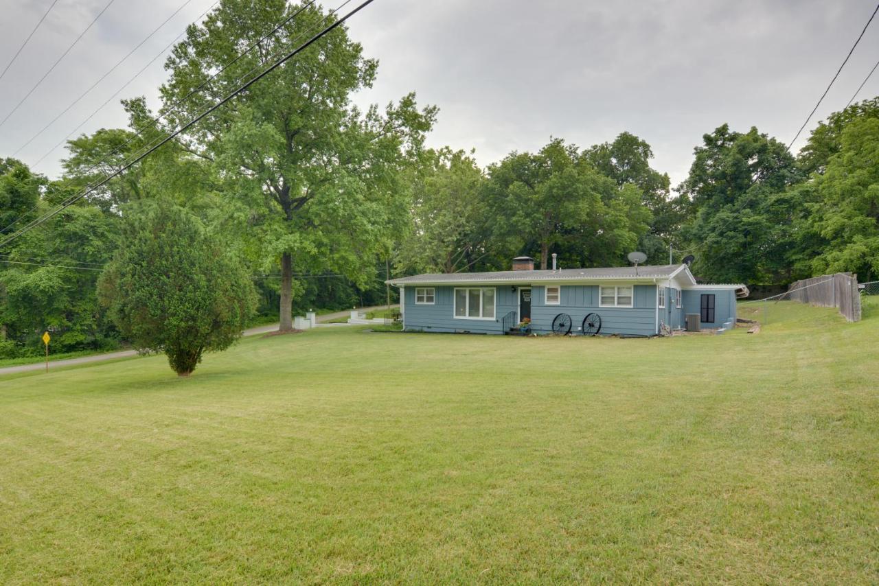 Bright Springfield Home Walk To Nature Center! Exterior photo